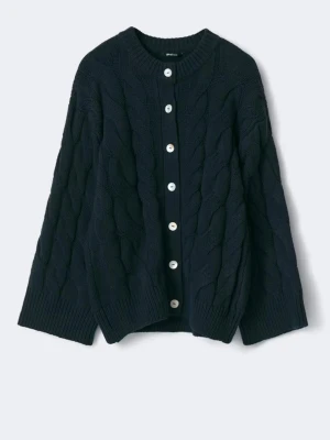 SÖKER!! - SÖKER denna koftan från Gina i marinblå och storlek S 