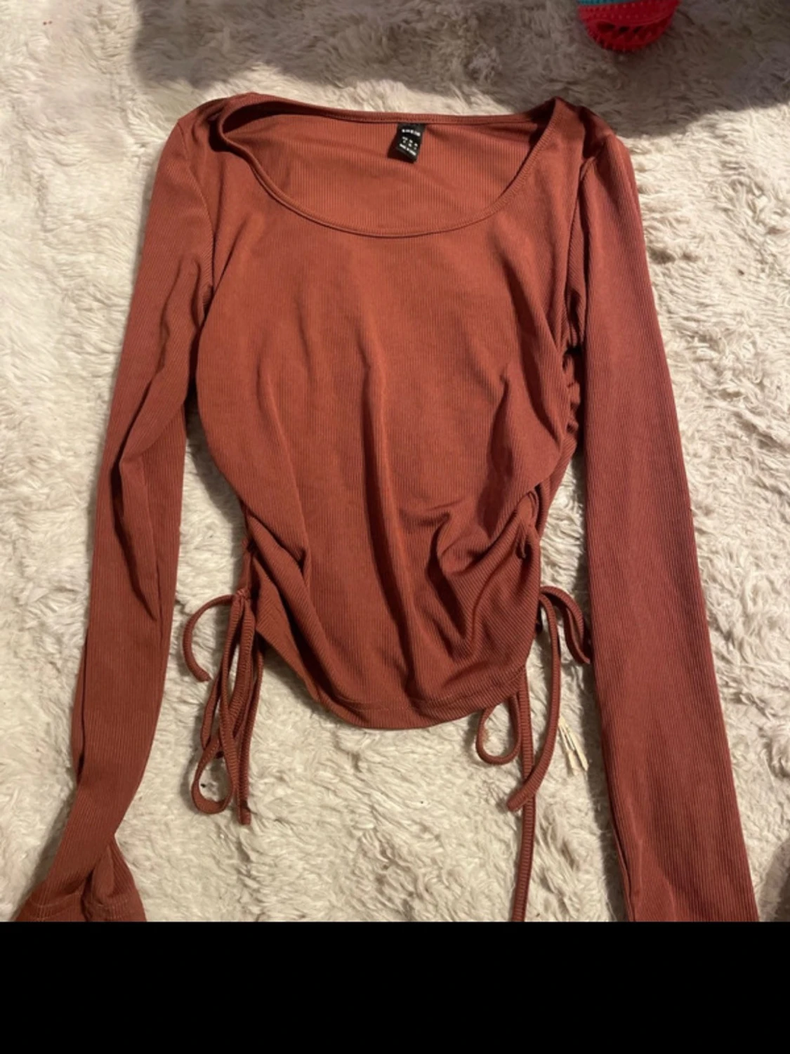 Rostbrun ribbad topp från SHEIN