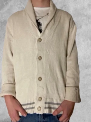 Tommy Hilfiger kofta - Kofta | storlek: M | märke: Tommy Hilfiger | skick: mycket bra | bara att kontakta vid frågor!🤩