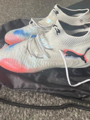 Puma Future 8 ultimate - Använda 2 träningar, i nyskick. Storlek 43