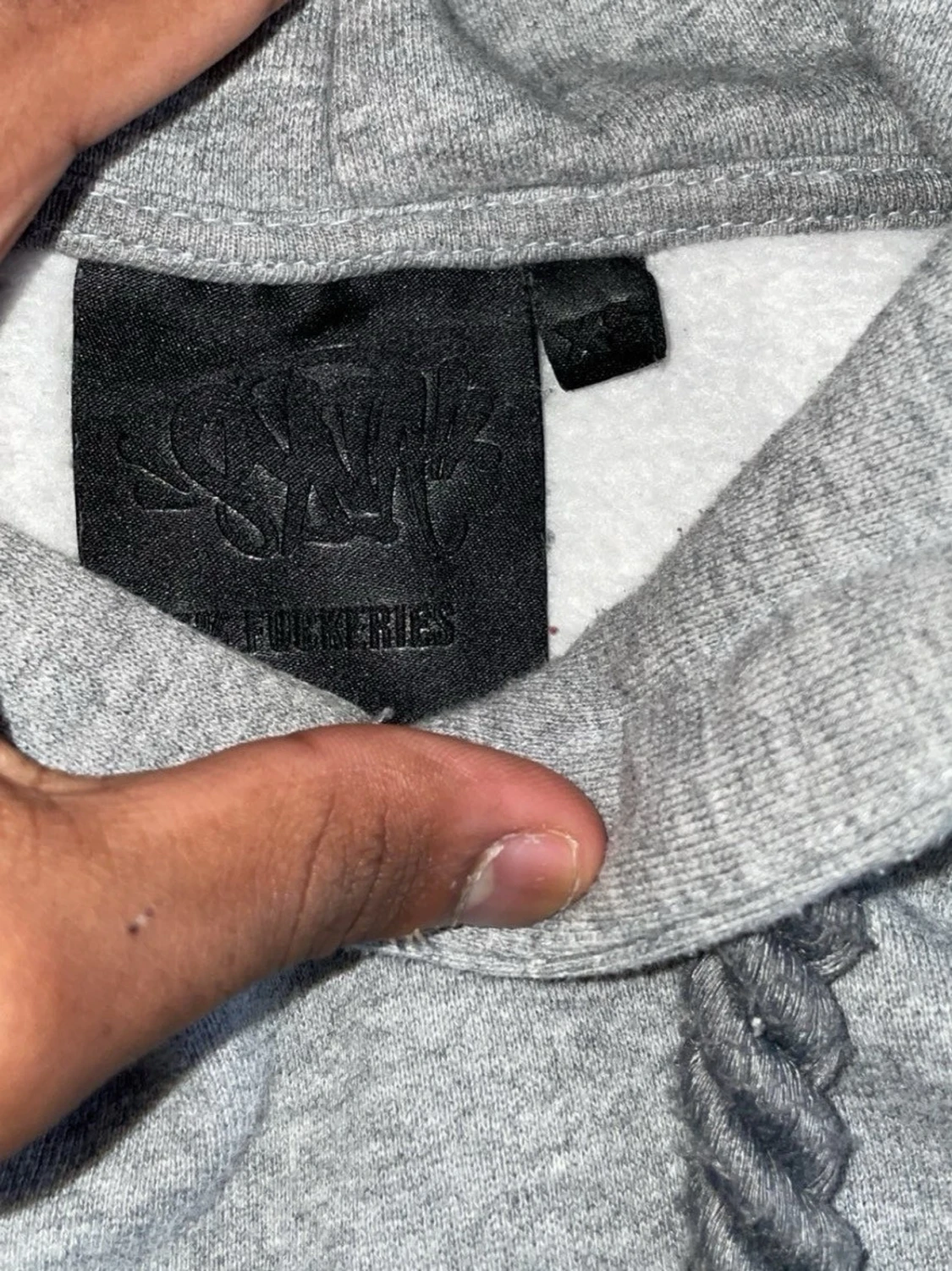 Grå hoodie syna world