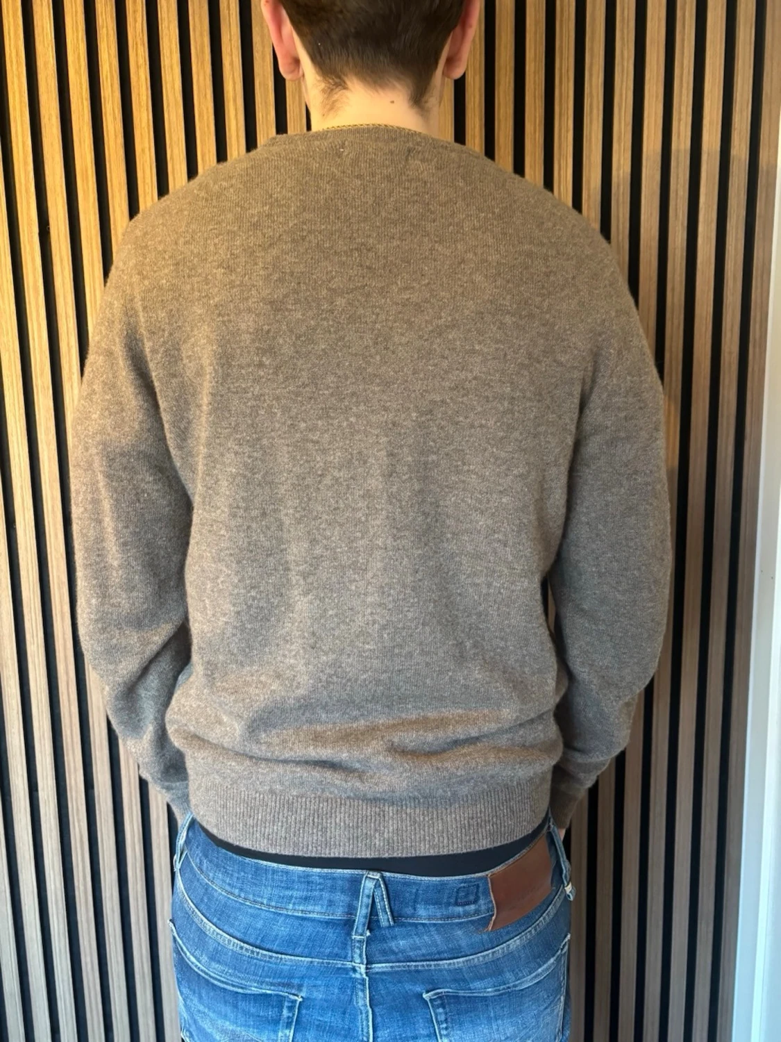Beige rundhalsad tröja i 100% kashmir från Matinique - 1