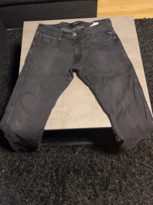 Replay anbass jeans - Replay anbass jeans i fint skick, storlek syns på bilden
