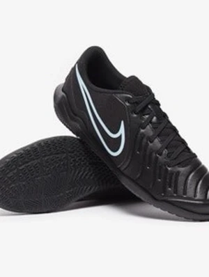 Svarta Nike inhomhusskor  med vit swoosh - Inomhusskor  endast använda 1 gång till inomhus cup  