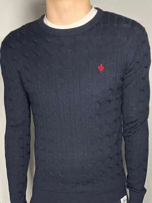 Kabelstickad Morris tröja merinoull  - Säljer en ritkigt snygg och trendig Kabelstickad Morris tröja i 100% merinoull, storlek S, vid frågor är det bara att skriva //Gramenti