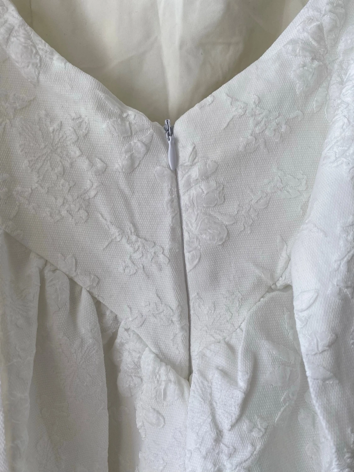 Vit spetsklänning med rosett - 2