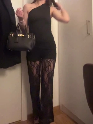 Spetsbyxor  - Säljer dessa superfina spetsbyxor då dem ej används mer än en gång!💓toppen på andra bilden kommer också med!
