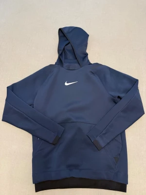 Nike hoodie  - Jätte snygg Nike hoodie skön och bekväm o ha på sig 