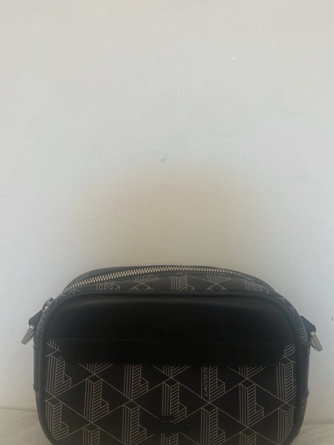 Svart handväska från Lacoste