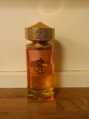 Khair peach delulu parfym - Paris corner Khair peach delulu ✨️Se bild hur mycket använt 