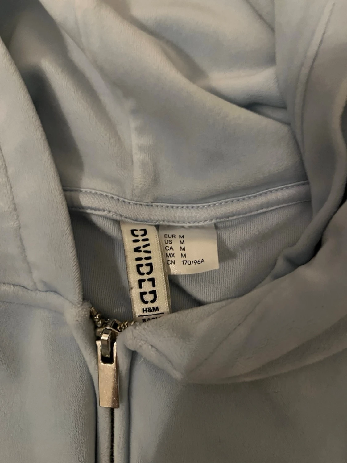 Ljusblå hoodie från H&M Divided - 1