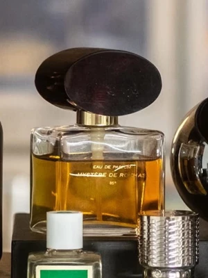 Mystere de Rochas, vintage parfym, sällsynt - Fin och sällsynt doft, 50ml kostar vanligtvis runt 2000kr på Etsy/liknande. Mystere Rochas, 35/50ml: 800kr