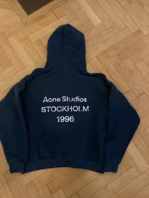 Acne Studios hoodie M - Acne studios hoodie i storlek M, passar oversized och L. Använd i cirka en två månader. 