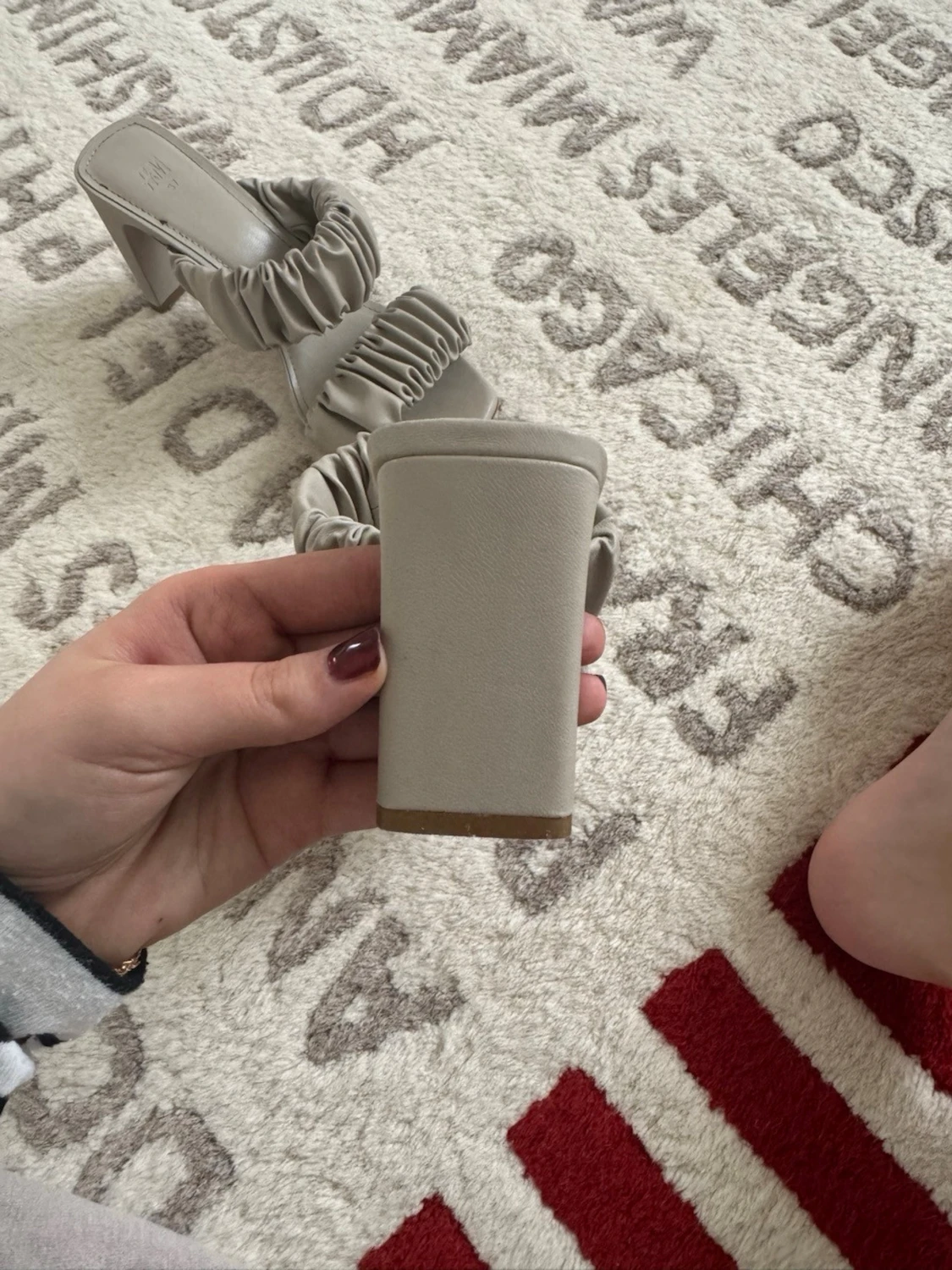 Beige sandaler med klack från H&M - 2