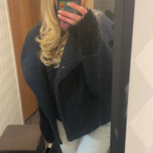 Mörkblå teddyjacka - Mysig teddyjacka 