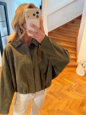 Mocka jacka  - Säljer denna jättefina jacka som knappt är använd. 