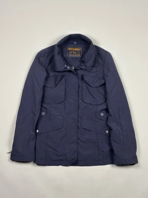 Woolrich Field Jacket - Woolrich Field Jacket | Modell: Field Jacket | Skick: Mycket fint | Nypris: 6999 kr | Storlek: S | Hör av dig vid minsta fundering 📦
