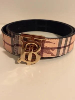 Tre bälten bundle+ bältes håltagare - 3 helt nya bälten alla 110cm