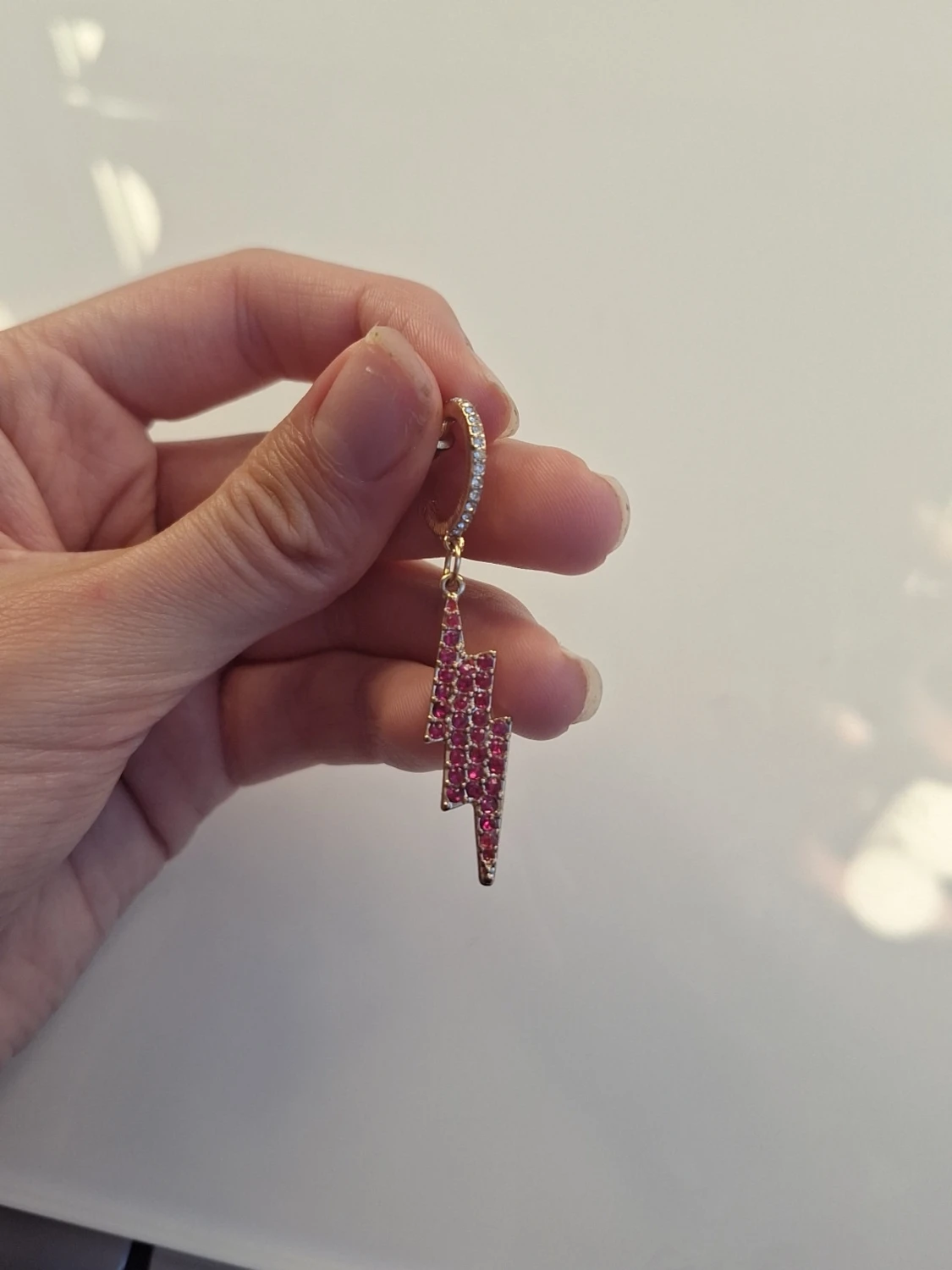 Guldörhängen med rosa blixtar - 1