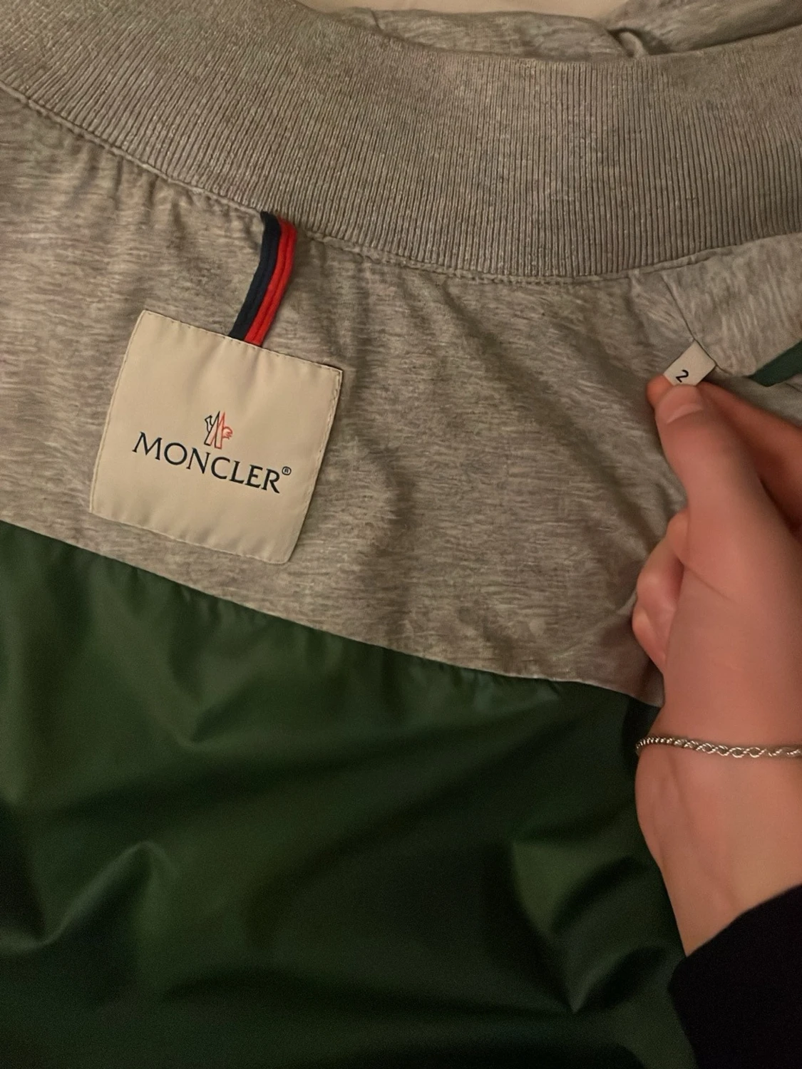 (Äkta) Grön vindjacka från Moncler - 5