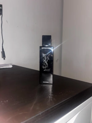 YSL myself 60ml - Säljer denna då jsg inte använder den. 60ml flaska ca 50ml kvar. Med box. Inge skador på varken box eller flaska. Fraktas snabbt 