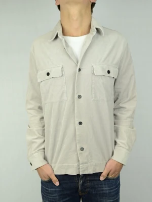Arket overshirt   - ARKET OVERSHIRT Storlek : 46 Passform : Passar S/M Användning : Jackan är i ett väldigt fint skick utan defekter Nypris : Cirka 1500SEK Modellen på bilden : 182CM och väger 74KG
