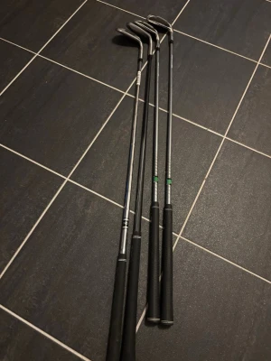 Oncourse och ultralight golfklubbor set järn fyra - Fyra golfklubbor från ultralight och oncourse, mer info skriv till mig