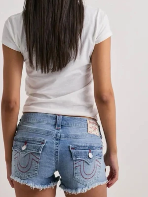 True Religion shorts   - Nya oanvända jeans shorts från True Religon, i W25. Med etiketter kvar. Motsvarar en XS/S i storlek. Ordpris 1099kr 