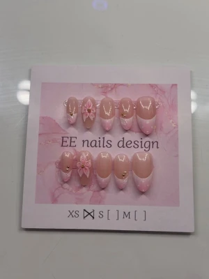 Press on naglar - Strl XS: 11,77 mm, 8,89 mm, 7,88 mm, 7,75 mm, 6,70 mm + 1 ark nagelklister och fil 💕 oanvända 