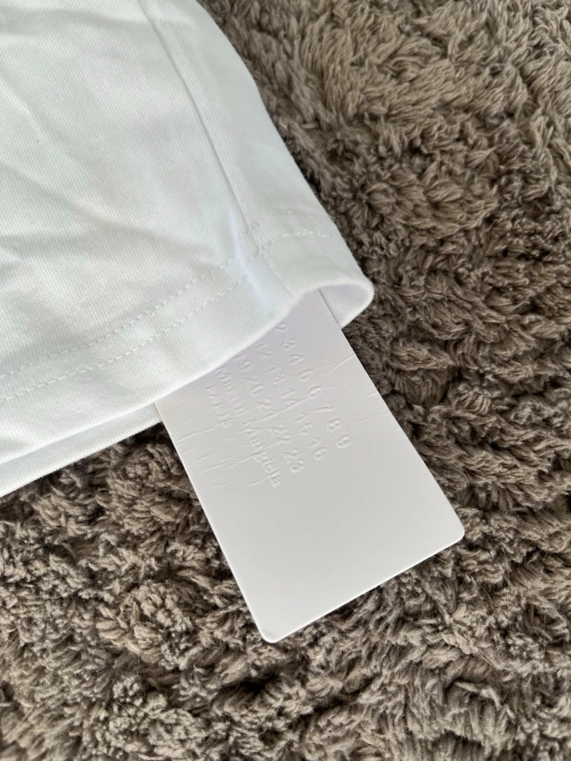Vit t-shirt med tryck - 2