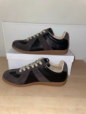 Masion Margiela Gats - Ett par helt nya Masion Margiela Gats i storlek 43. Skriv gärna om du har någon fråga! Priset kan diskuteras!