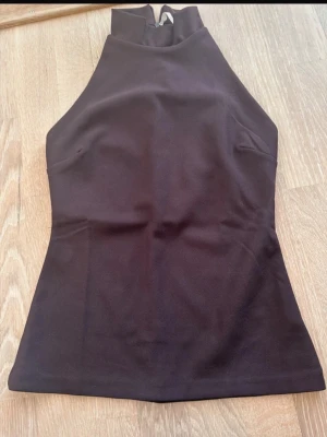 Topp Zara - Jättefin topp från Zara! Köpt på Vinted men den är helt oanvänd innan och hos mig, stl s💕