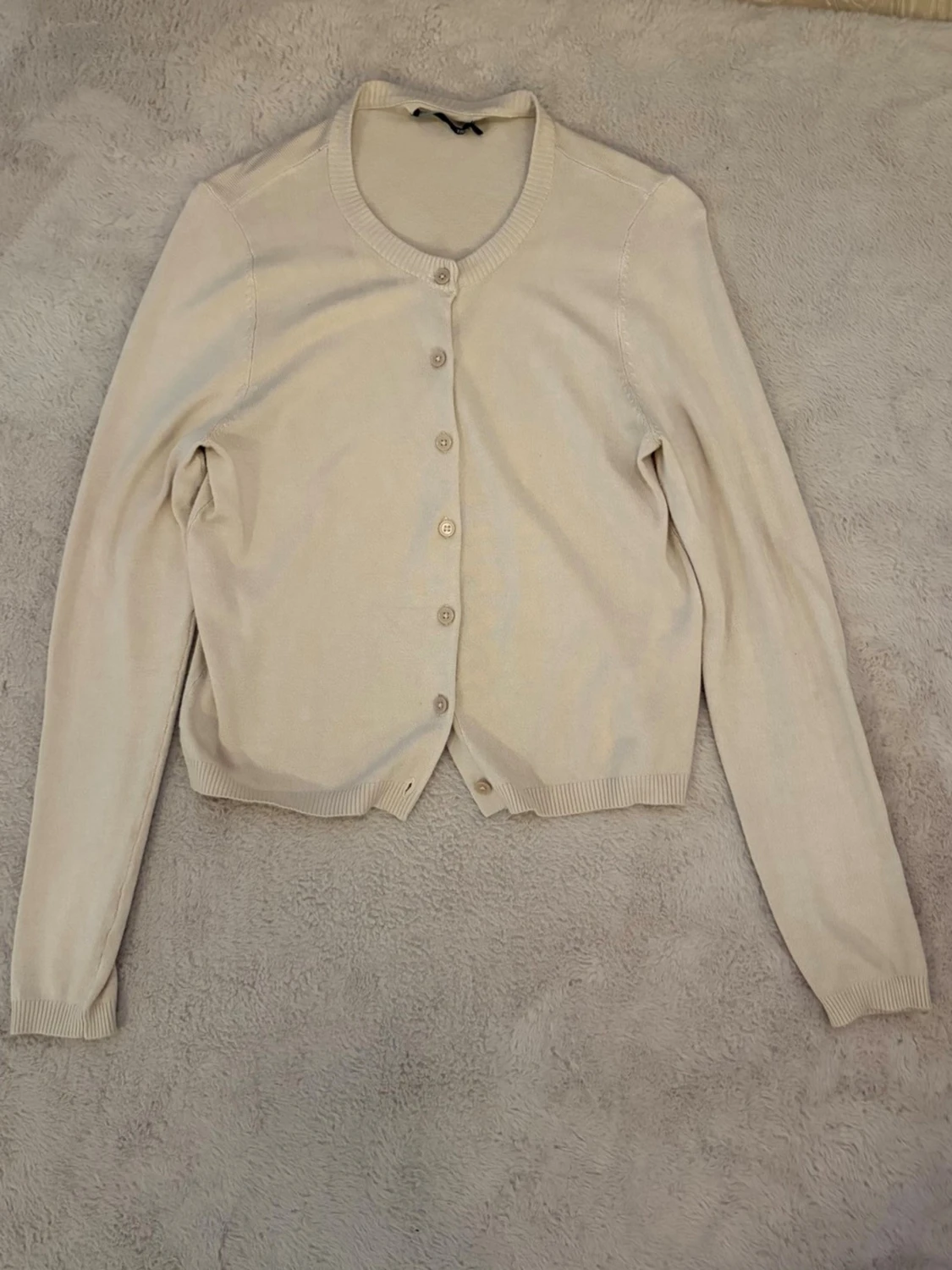 Beige cropped cardigan med knappar från Lager 157 - 1