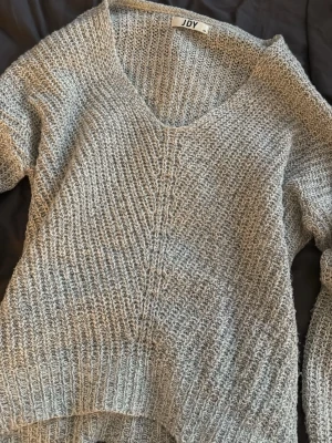 v-ringad långärmad tröja / koszula z długim rękawem i dekoltem w serek - aldrig använd