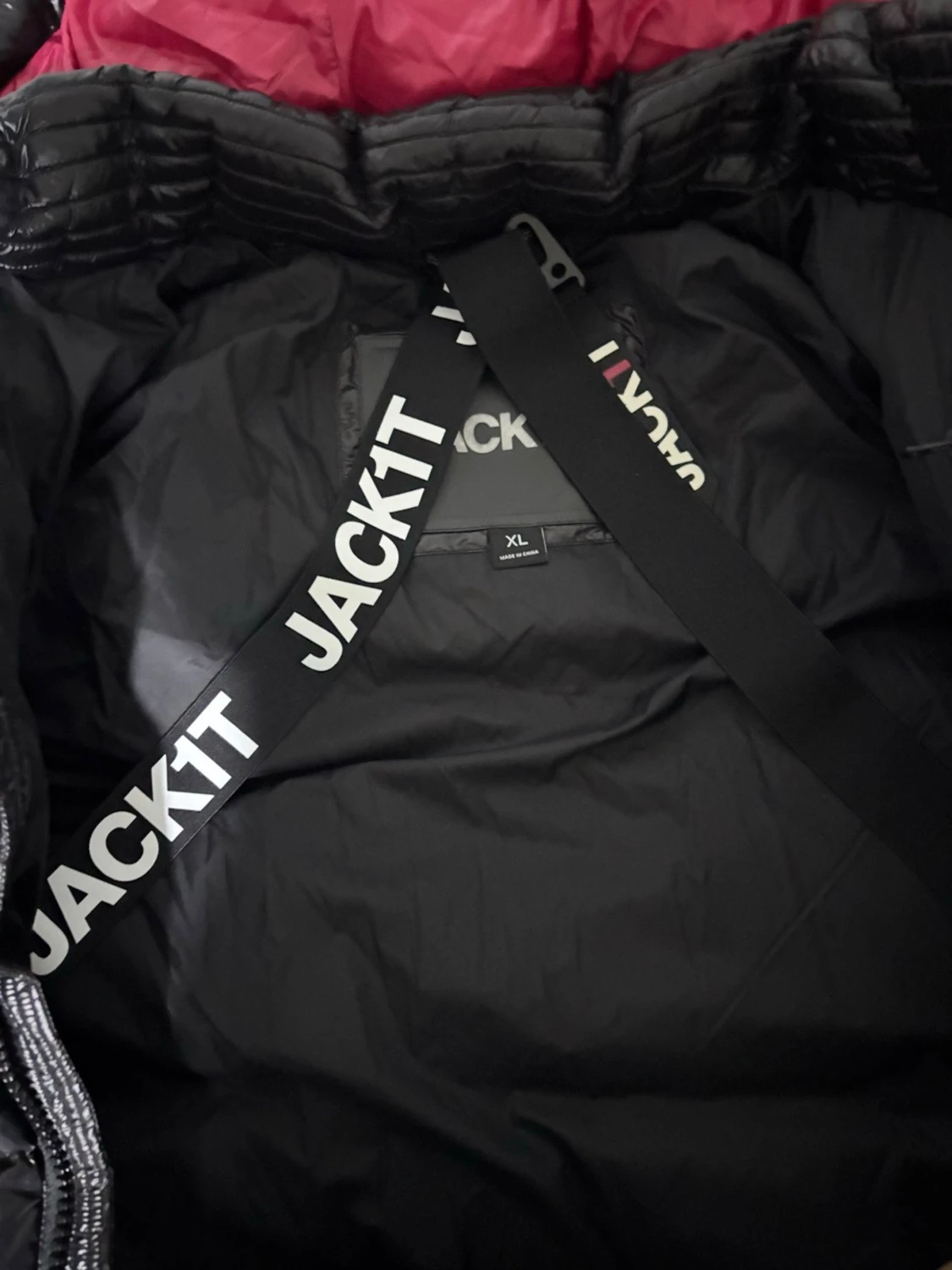 Svart dunjacka från JAKT med huva - 2