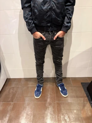 Dondup jeans  - Det Dondup jeans | Riktigt feta och populära jeans | Skick= 9/10 | nypris= 4000 kr | vårt pris= 699 kr | Hör av dig vid minsta fundering