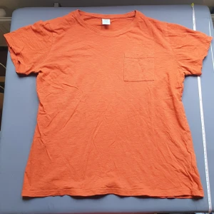 Orange T-shirt - En orange tshirt