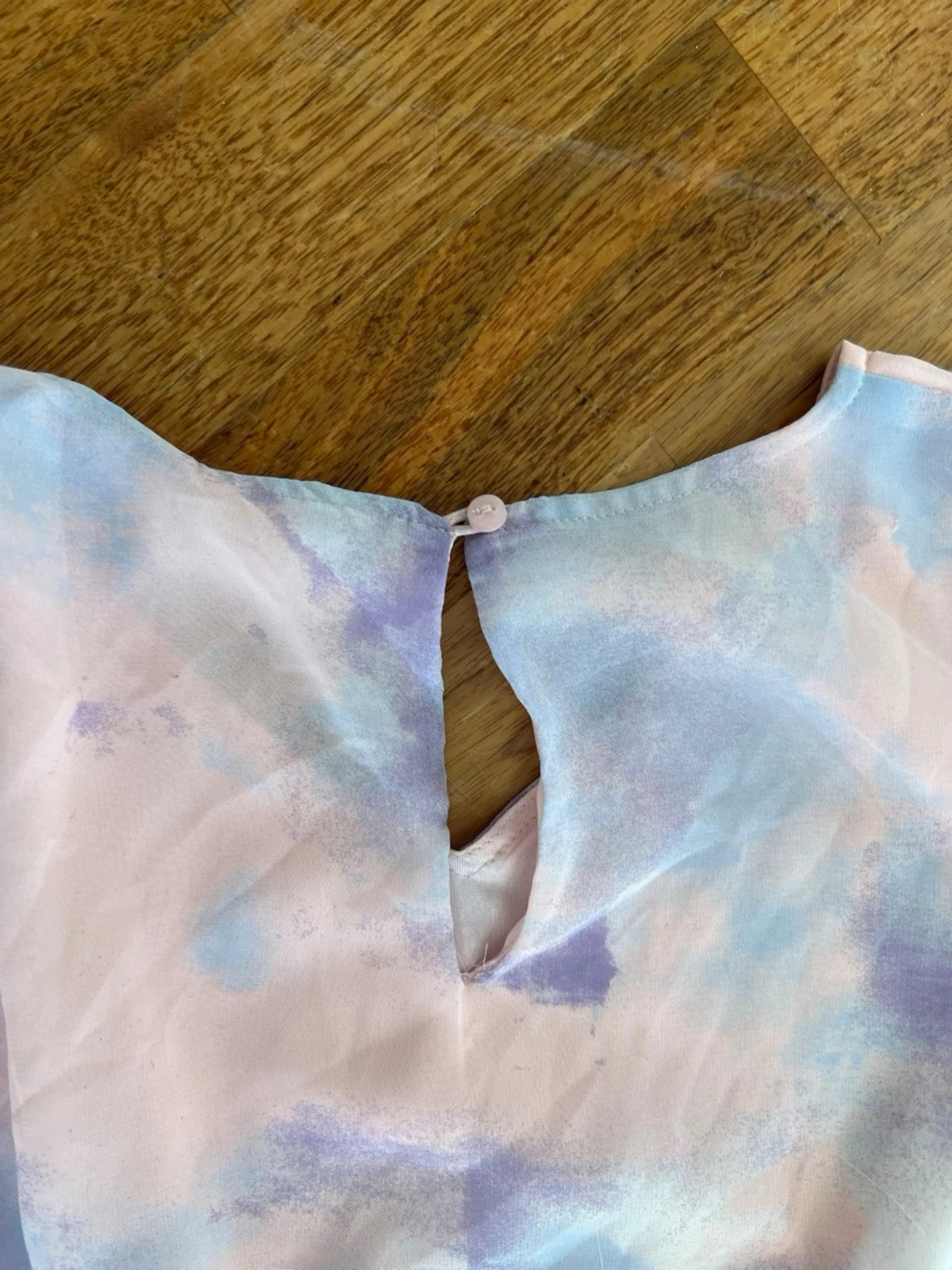 Pastellfärgad omlottklänning - 1