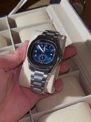 Ekstrand Akquanut Silver/Blå - Snygg klocka med blå urtavla och silvrig stållänk.