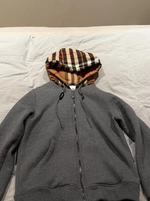 Bb kofta  - Sällsynt Burberry kofta 