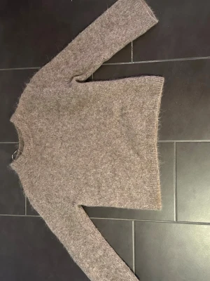 Stickad tröja - Jätte fin stickad tröja från ginatricots lite mer matriella kläder så därför lite dyrare  