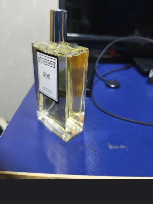 The Essence Vault 290 Eau de Parfum,tobacco vanilli - Parfym från The Essence Vault med nummer 290. Lukten påminner om Tobacco vannili .flaskan rymmer 100 ml Eau de Parfum. Endast få spray