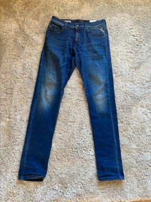 Replay jeans - Hej. Säljer riktigt feta replay mickym jeans med hyperflex material. Dessa är riktigt bekväma och inte allt för tjocka, perfekta nu mot sommaren. Dessa är ett par  skinny jeans och är i storlek 29. Hör av er vid intresse!