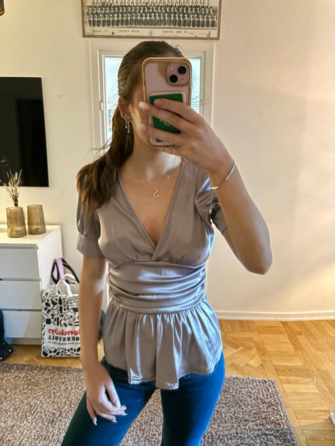 Ljusgrå omlottopp med knytband