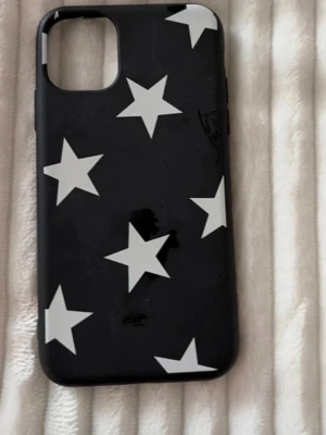 iPhone 11 Svart mobilskal med vita stjärnor - Skal till iPhone 11