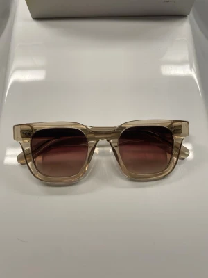 Chimi - Säljer ett par Chimi 04 i färgen beige. Riktigt snygga och passar perfekt inför sommaren. Knappt använda, för mer frågor skriv gärna!