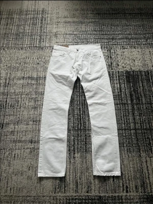 Dondup Jeans - |Dondup Jeans| | Storlek: W32  | Skick: 9/10| Medföljer: inget| Frågor eller funderingar tveka inte på att höra av dig!