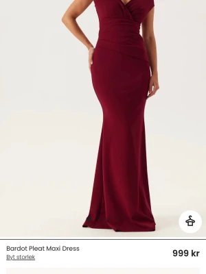 Vinröd Bardot långklänning - SÖKER DENNA KLÄNNINGEN I STRLEK XXS-XS!!!!!!