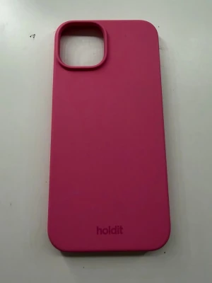Rosa mobilskal iPhone 14 - Så fint skrikrosa skal från Holdit. Bra skick! Inga skador på skalet