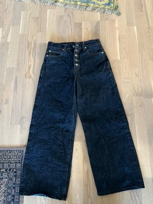 Nofaithstudios Raw denim - Knappt använda, mått kan ges vid förfrågan!